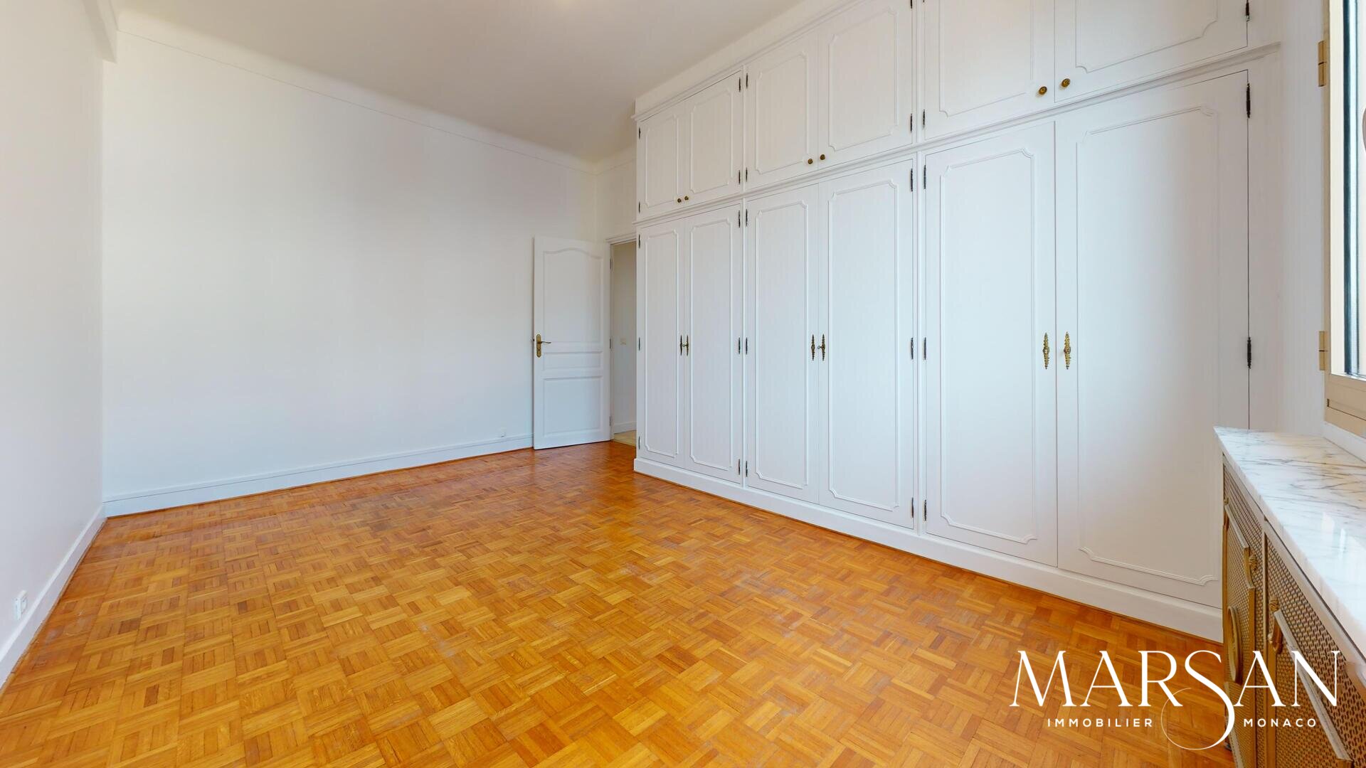 FRANZIDO PALACE - LOCATION