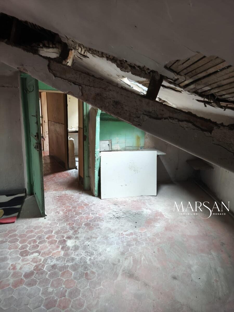 Very large attic for sale