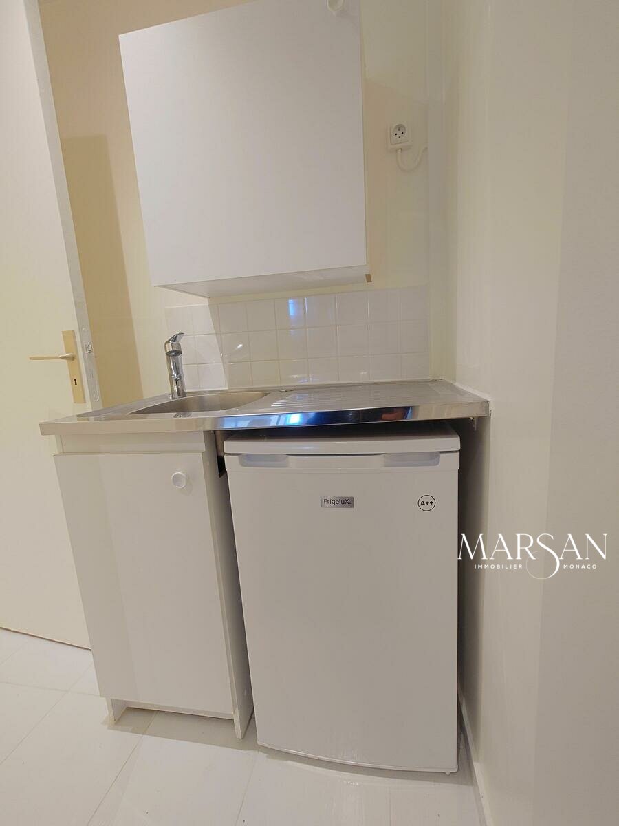 ADMINISTRATIVE OFFICE - TITIAN