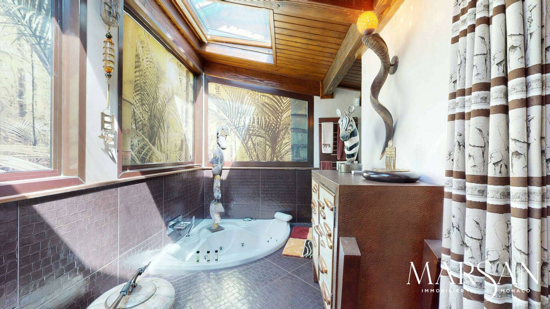 VILLA PRIVÉE D'EXCEPTION À VENDRE -  SAINT ROMAN