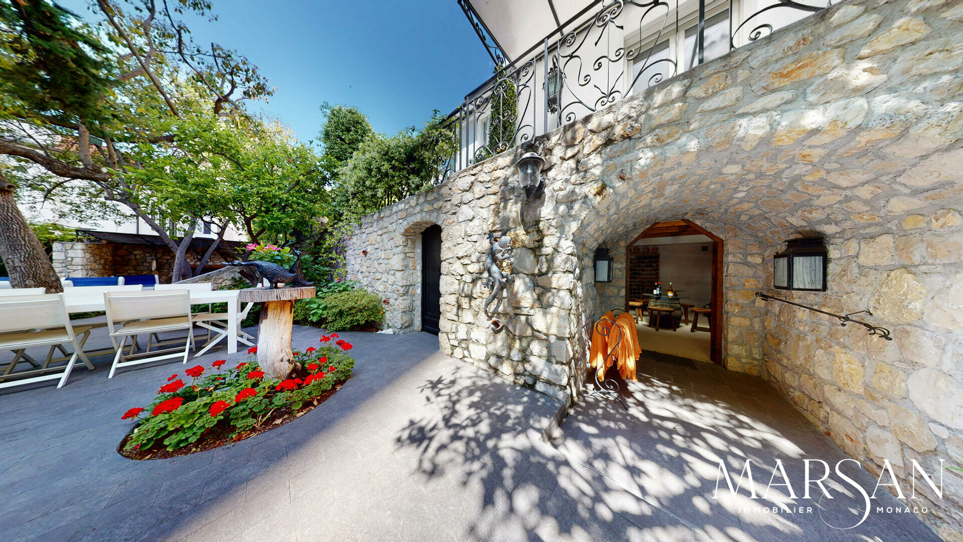 VILLA PRIVÉE D'EXCEPTION À VENDRE -  SAINT ROMAN