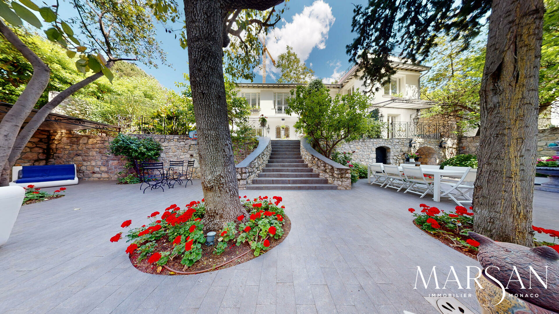 VILLA PRIVÉE D'EXCEPTION À VENDRE -  SAINT ROMAN