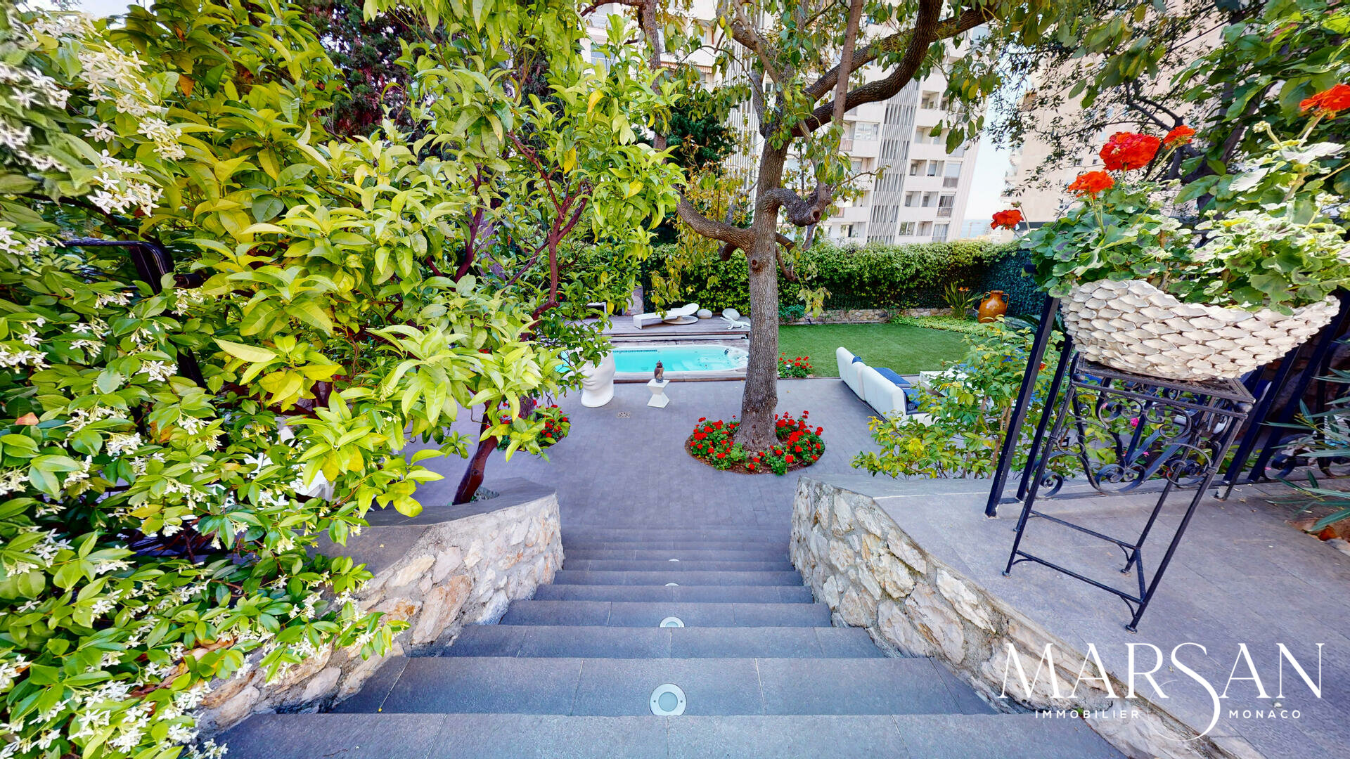 VILLA PRIVÉE D'EXCEPTION À VENDRE -  SAINT ROMAN