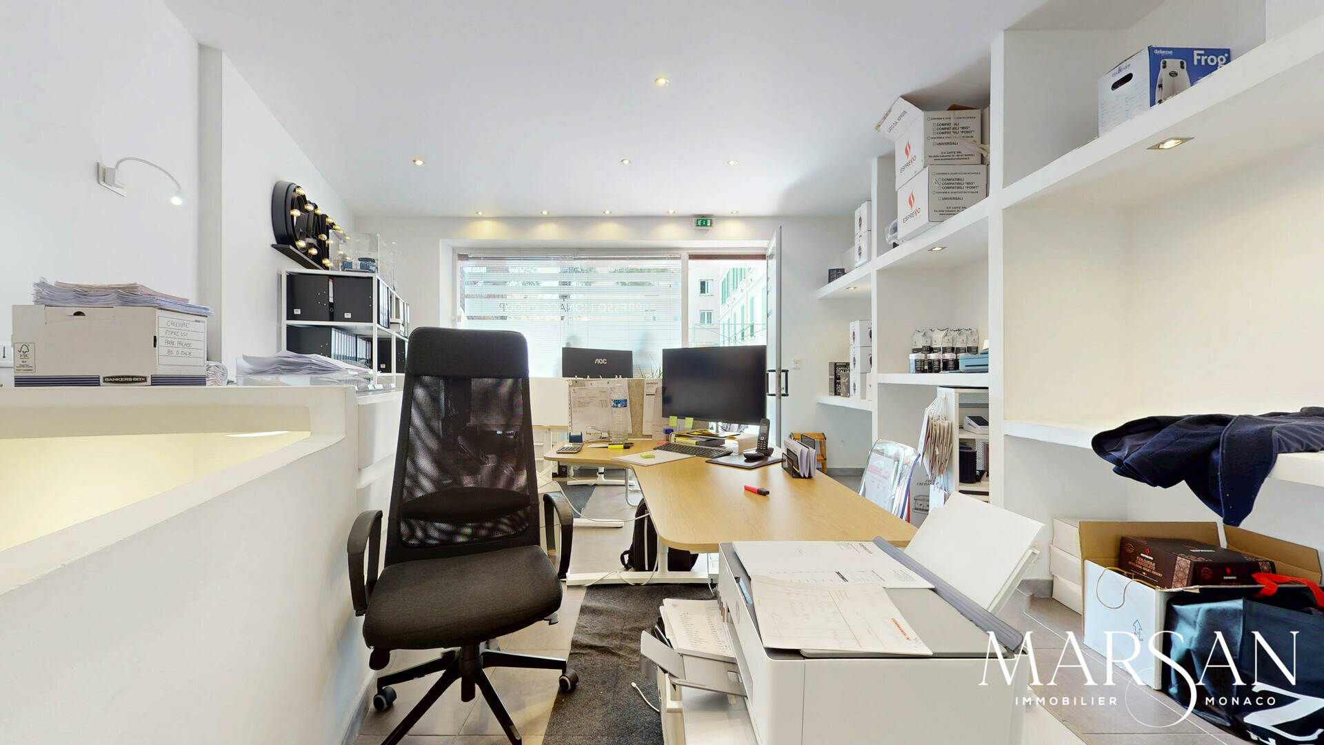 DIRITTO DI LOCAZIONE CON FINESTRA - MONEGHETTI - UFFICIO O NEGOZIO