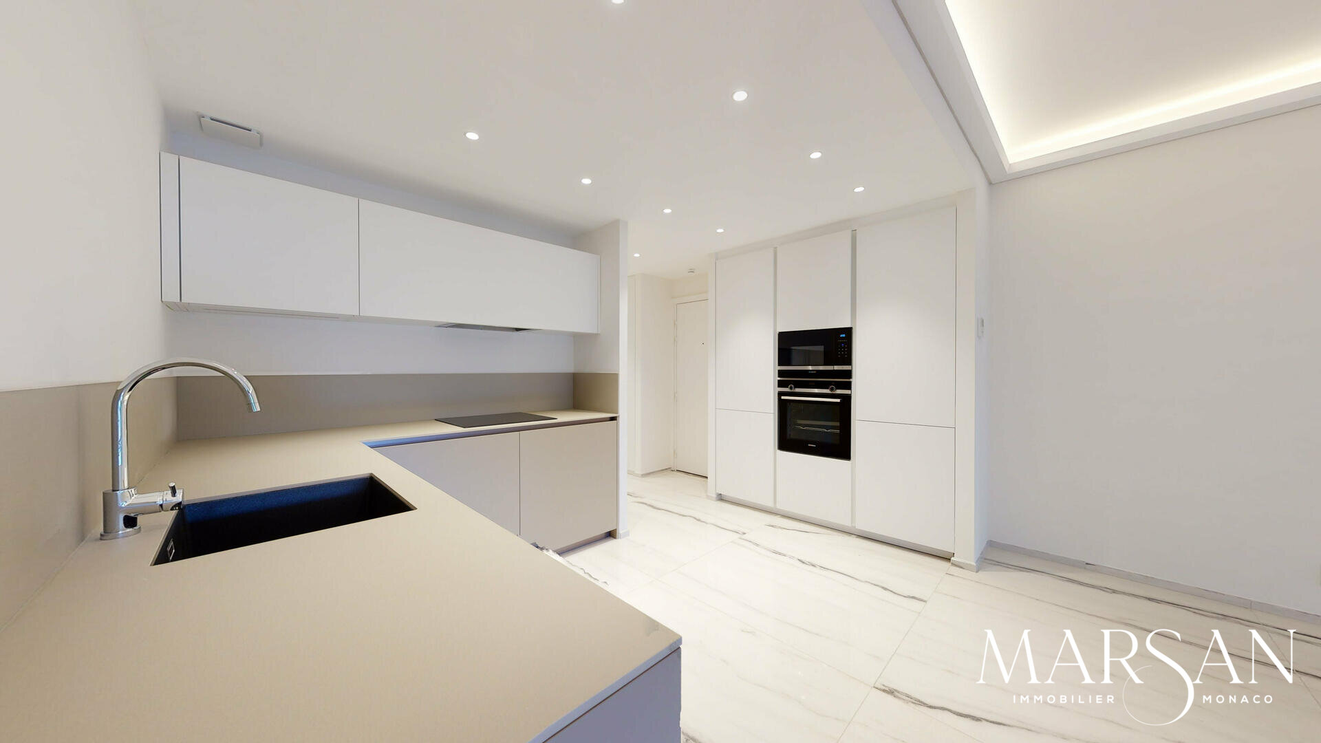 2 CAMERE DA LETTO, NEL CUORE DEL PRINCIPATO, NEL PRESTIGIOSO PALAZZO "PARK PALACE"