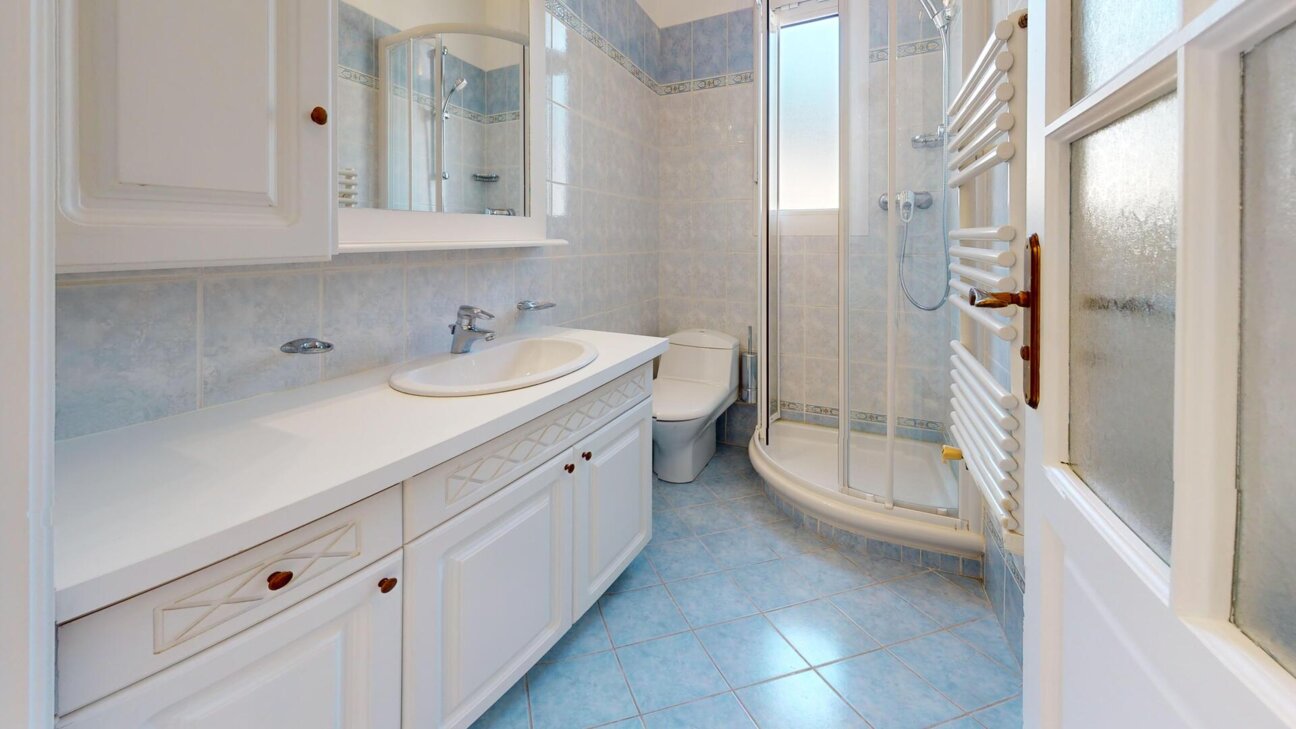 FRANZIDO PALACE - LOCATION