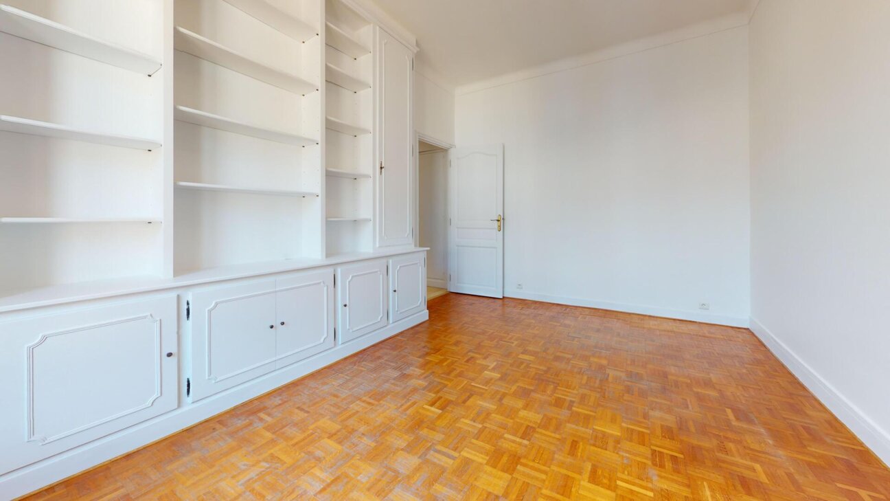 FRANZIDO PALACE - LOCATION