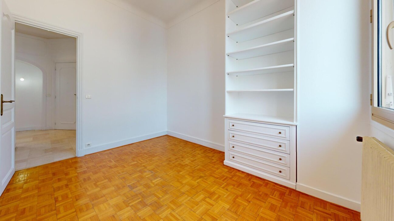 FRANZIDO PALACE - LOCATION