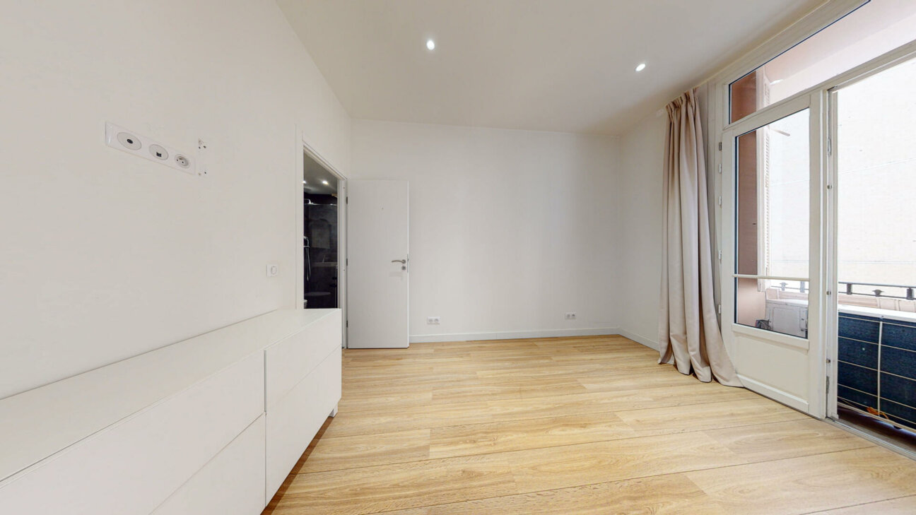 BEL APPARTEMENT DE 4 PIÈCES - LARVOTTO - SOUS LOI 887