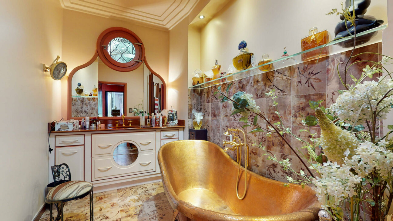 VILLA PRIVÉE D'EXCEPTION À VENDRE -  SAINT ROMAN