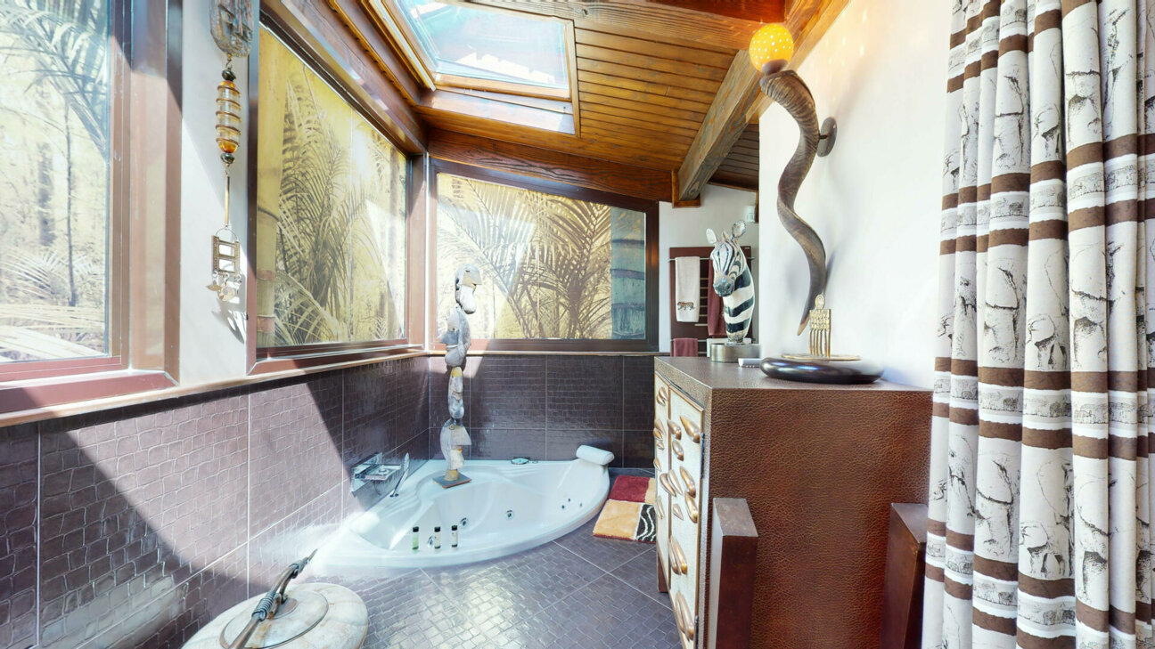 VILLA PRIVÉE D'EXCEPTION À VENDRE -  SAINT ROMAN