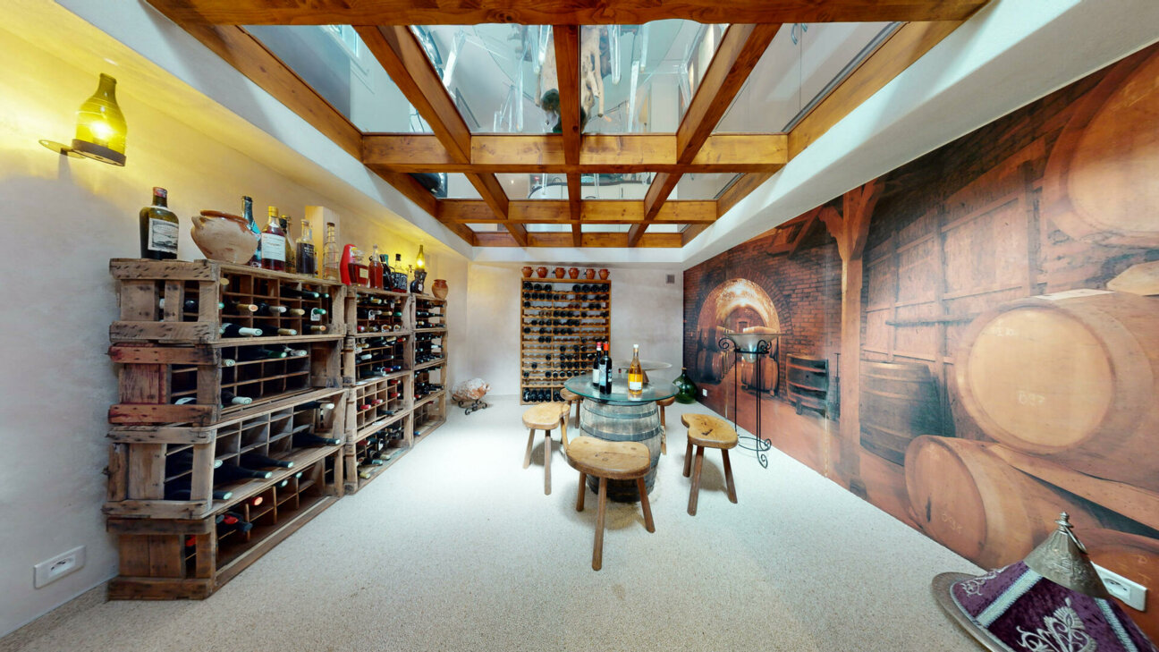 VILLA PRIVÉE D'EXCEPTION À VENDRE -  SAINT ROMAN