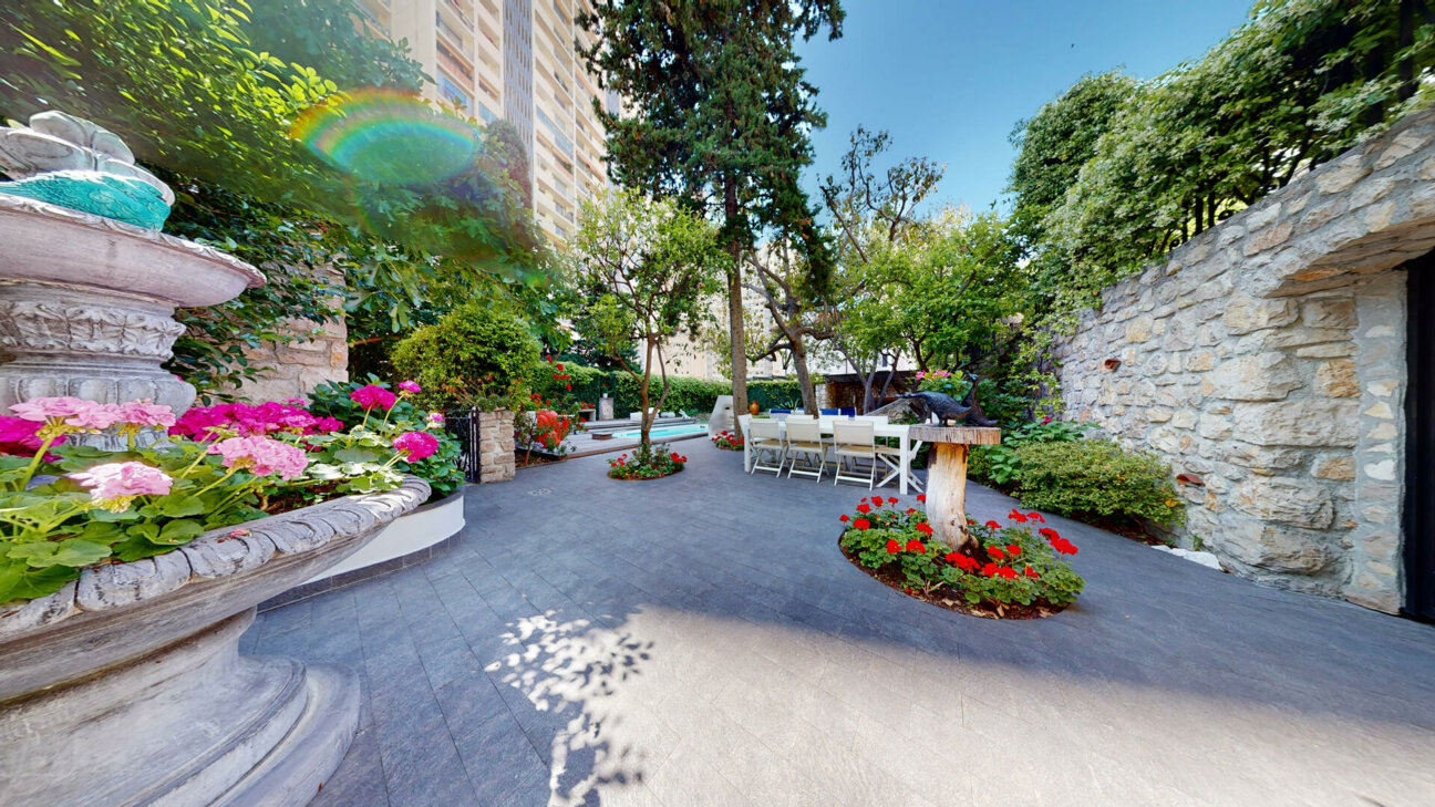 VILLA PRIVÉE D'EXCEPTION À VENDRE -  SAINT ROMAN