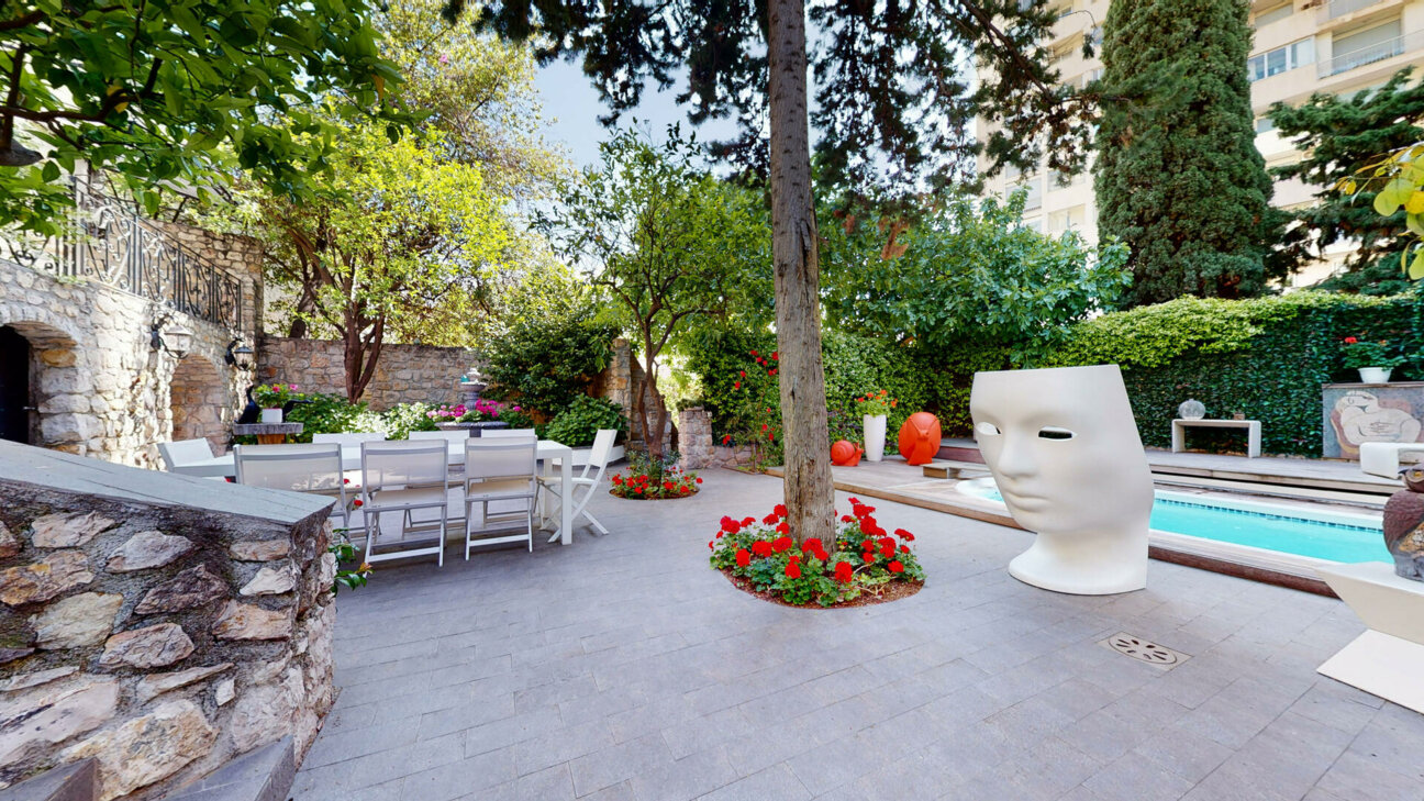 VILLA PRIVÉE D'EXCEPTION À VENDRE -  SAINT ROMAN