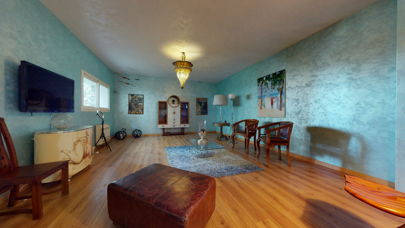 VILLA PRIVÉE D'EXCEPTION À VENDRE -  SAINT ROMAN