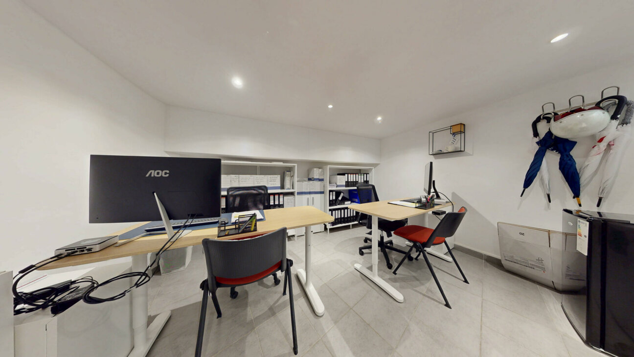 DIRITTO DI LOCAZIONE CON FINESTRA - MONEGHETTI - UFFICIO O NEGOZIO