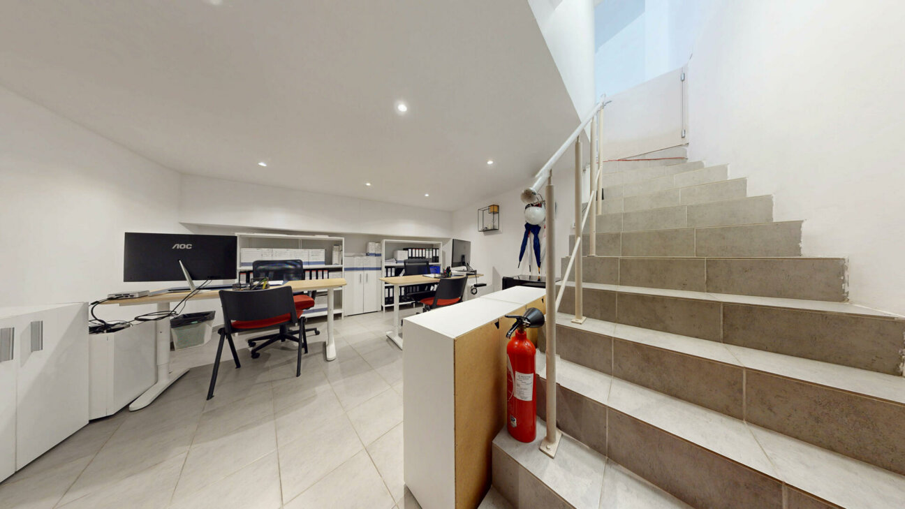 DIRITTO DI LOCAZIONE CON FINESTRA - MONEGHETTI - UFFICIO O NEGOZIO