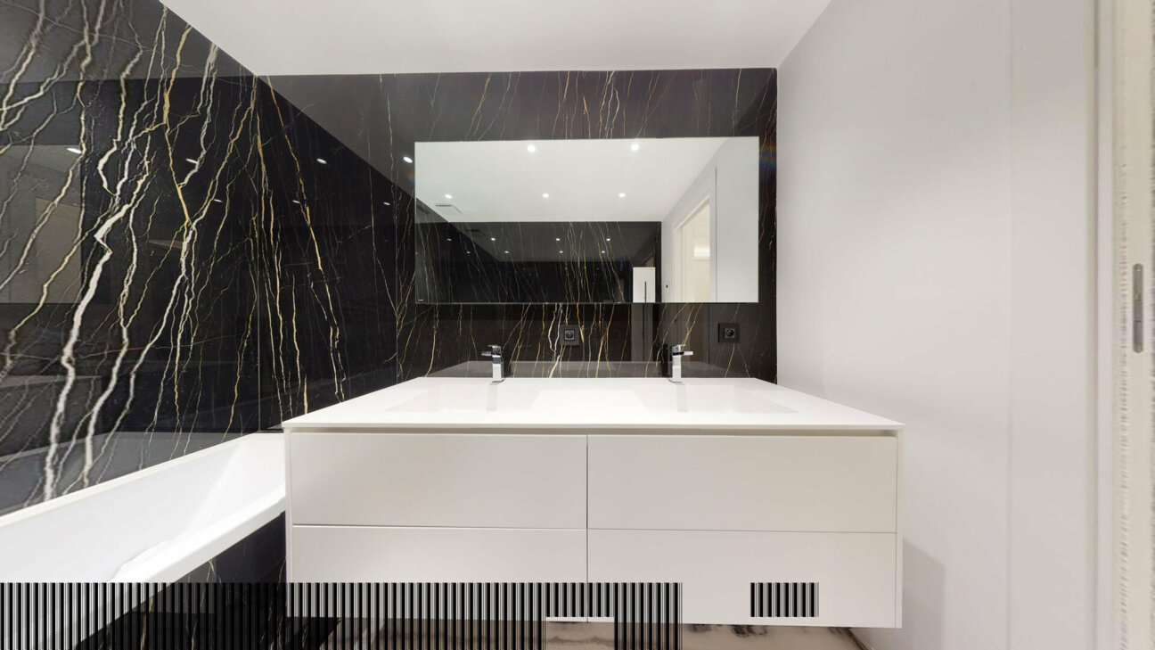 RENOVATED 2 BEDROOM APARTMENT  IN THE PRESTIGIOUS "PARK PALACE"