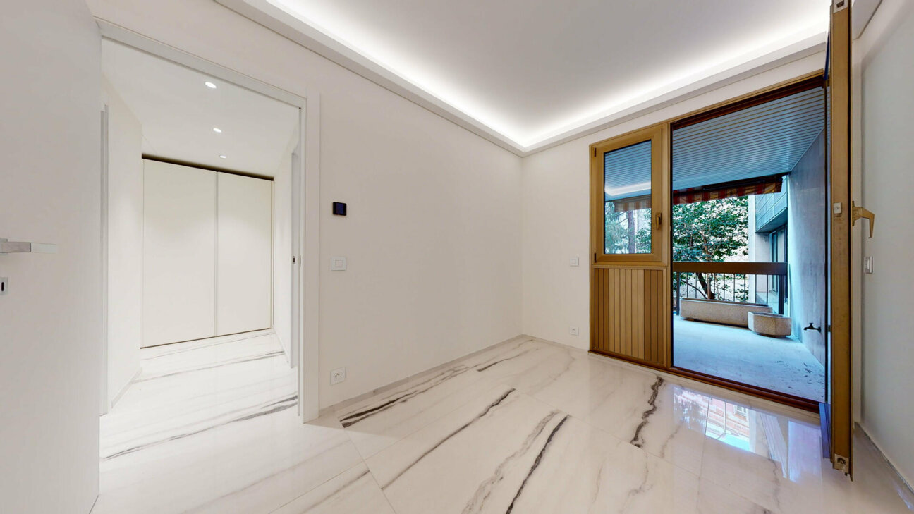 RENOVATED 2 BEDROOM APARTMENT  IN THE PRESTIGIOUS "PARK PALACE"