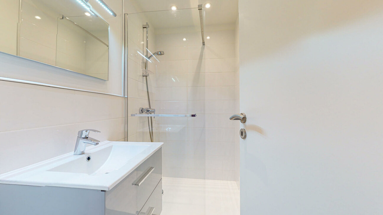 BEL APPARTEMENT DE 4 PIÈCES - LARVOTTO - SOUS LOI 887