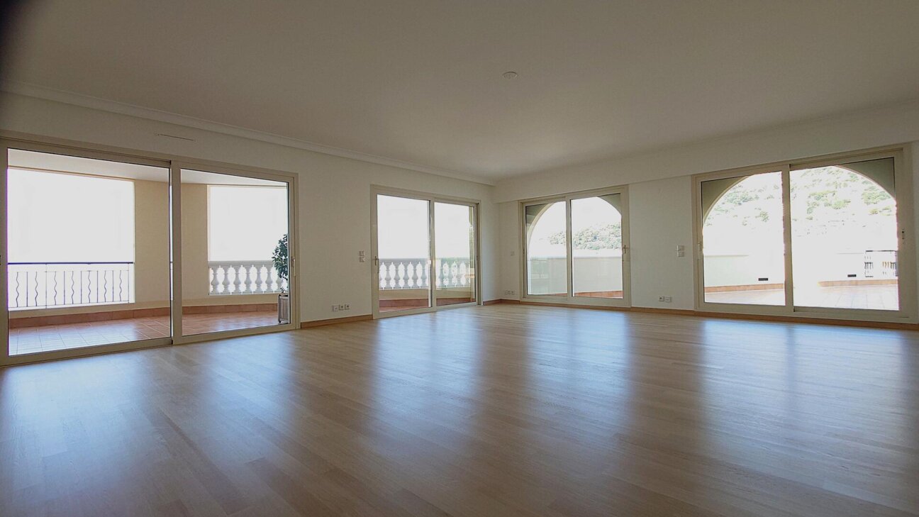 STUNNING 7 ROOM APARTMENT - MEMMO CENTER