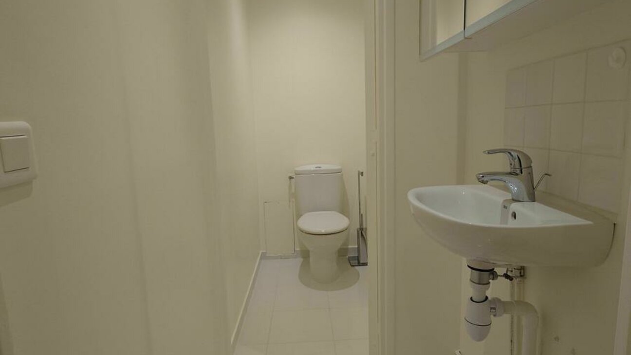 ADMINISTRATIVE OFFICE - TITIAN