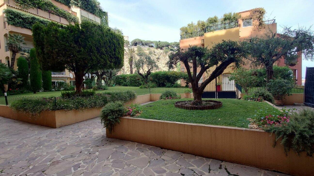 ADMINISTRATIVE OFFICE - TITIAN