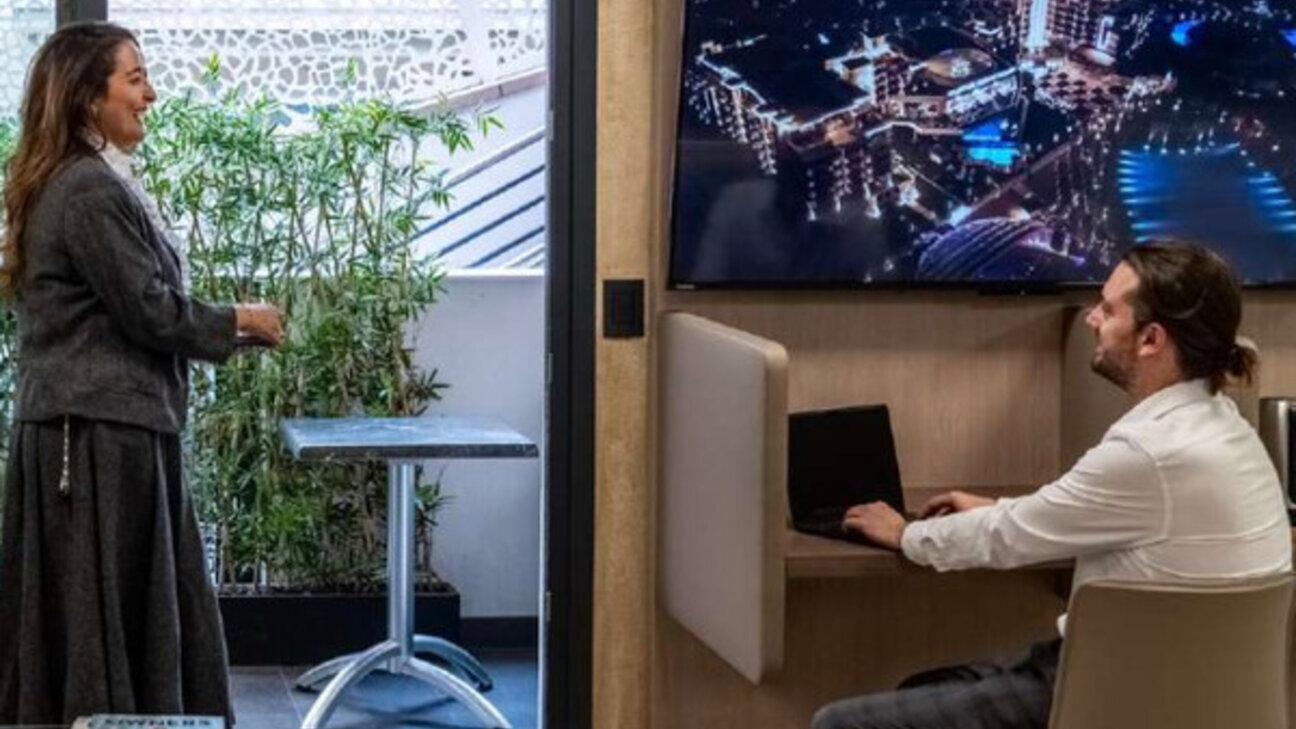 Beautiful office- NEAR MONTE CARLO COUNTRY CLUB