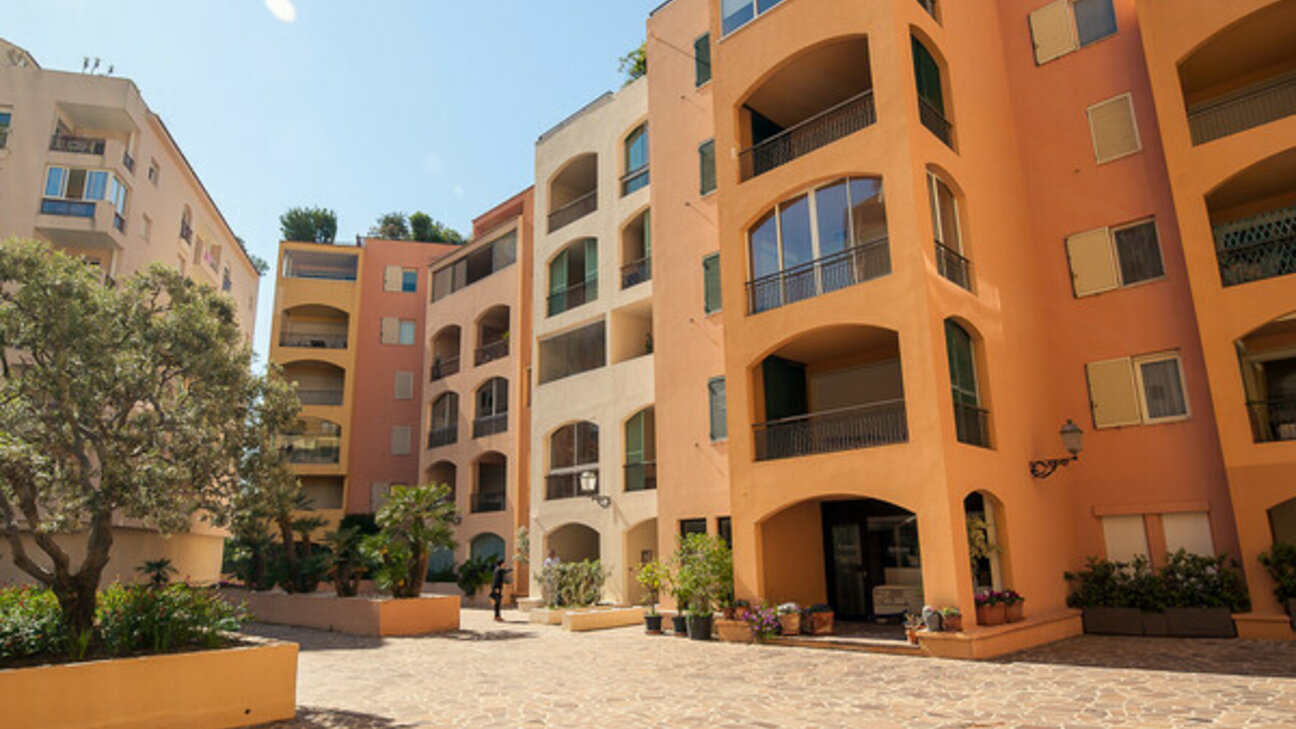 BUREAU ADMINISTRATIF À LA VENTE - FONTVIEILLE