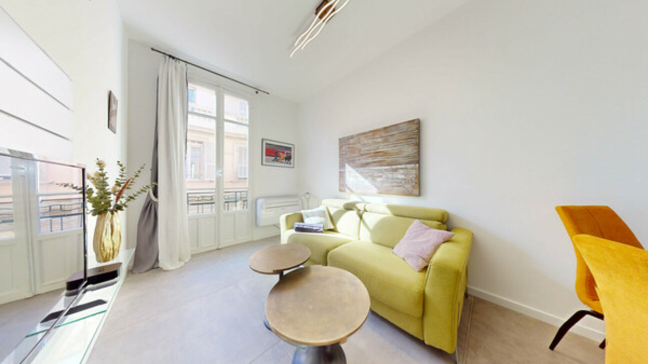 CHARMANT STUDIO AVEC COIN NUIT-  COEUR DU ROCHER