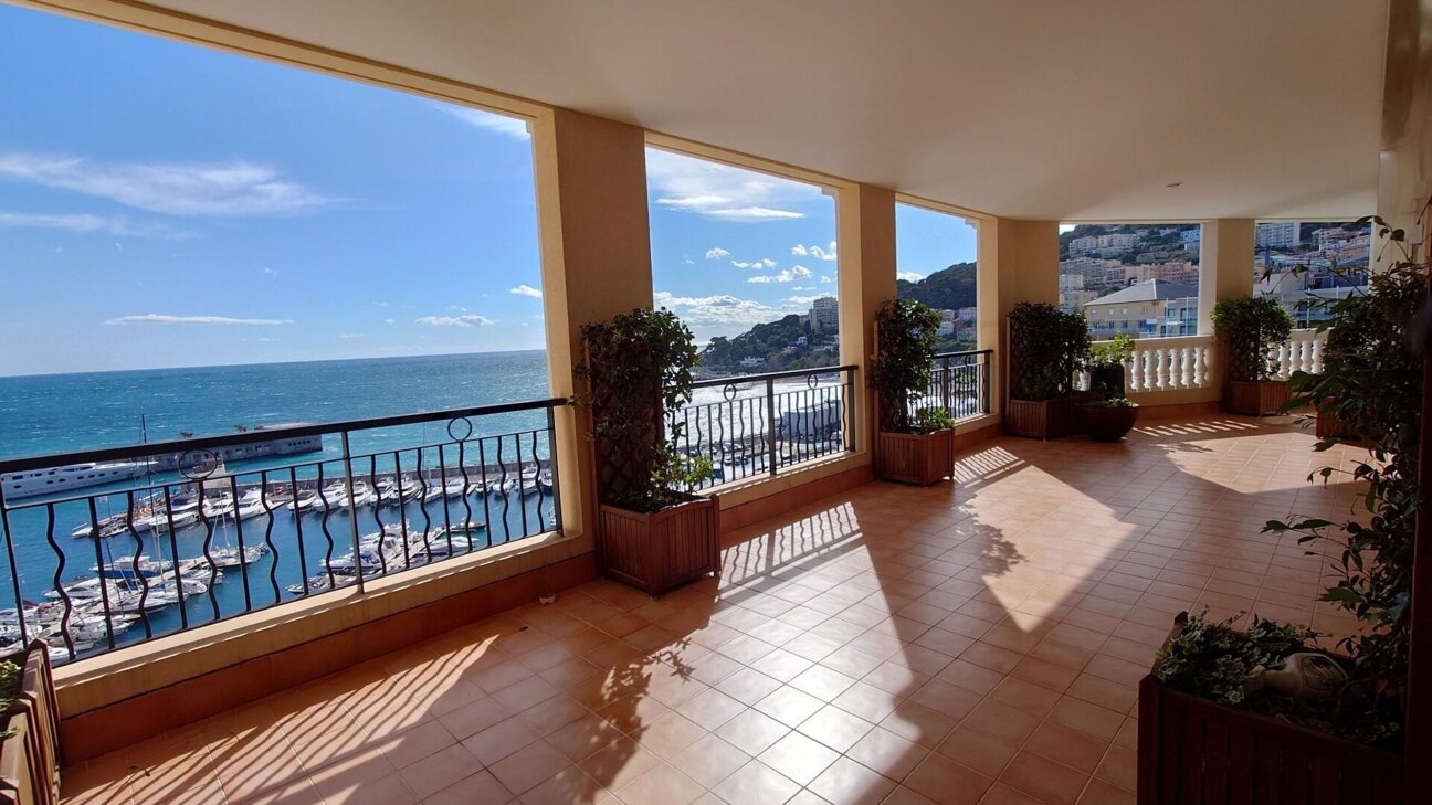 STUNNING 7 ROOM APARTMENT - MEMMO CENTER